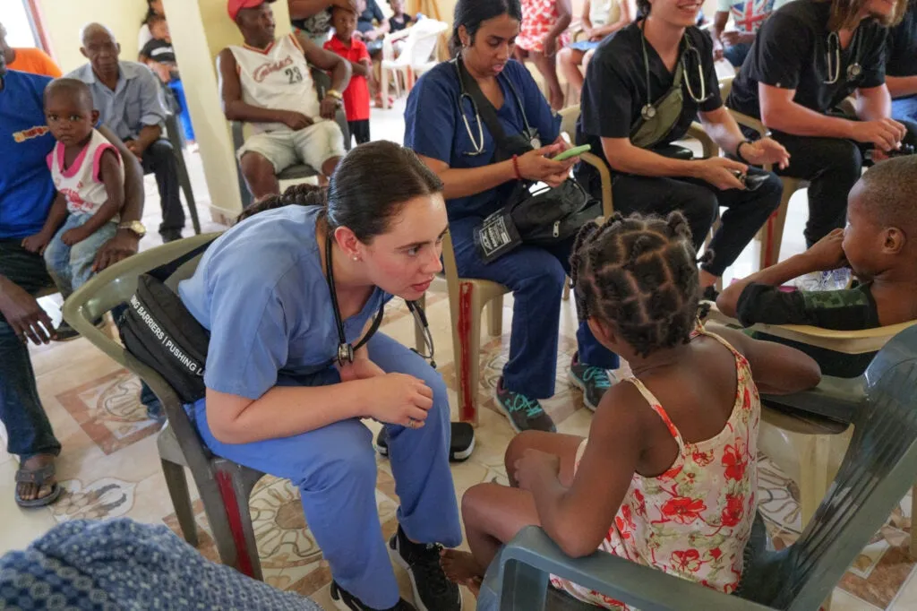 Medicine in Mission team members serving a Dominican Republic community